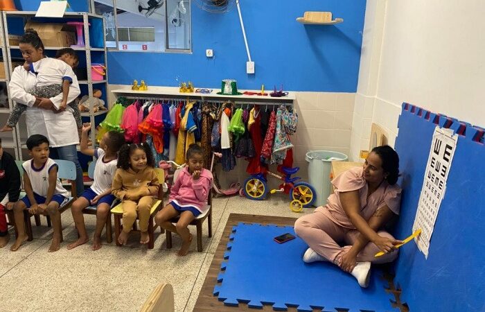 Programa educacional no Cmei do Forte São João inclui aulas de primeiros socorros e testes visuais para alunos