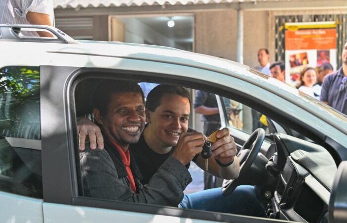 Instituto Luiz Braille é presenteado com carro zero km para recolher doações