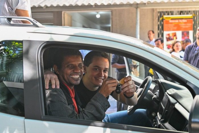 Instituto Luiz Braille é presenteado com carro zero km para recolher doações