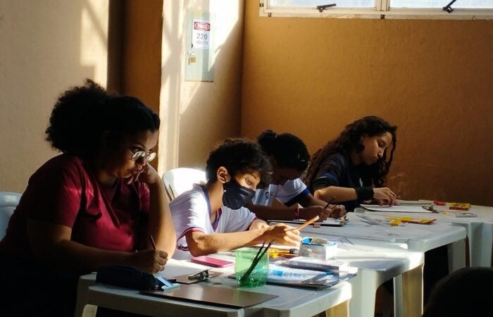 Atividade de sarau na escola envolve os estudantes e fomenta o hábito da leitura