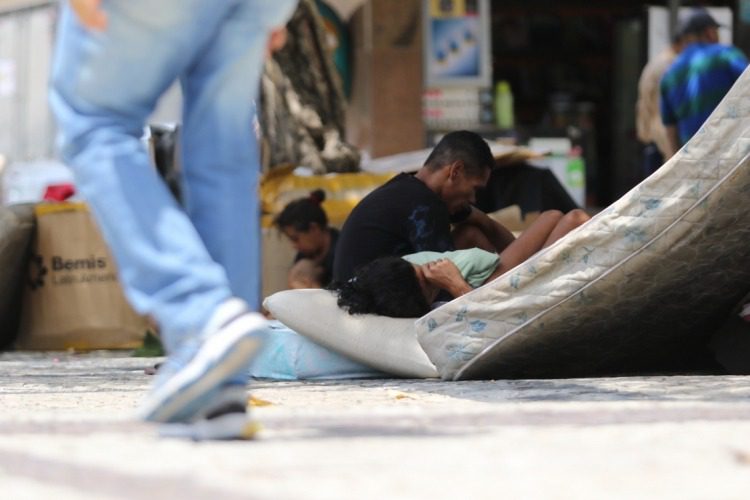 Atividade sensibiliza e presta auxílio a pessoas que vivem em situação de rua