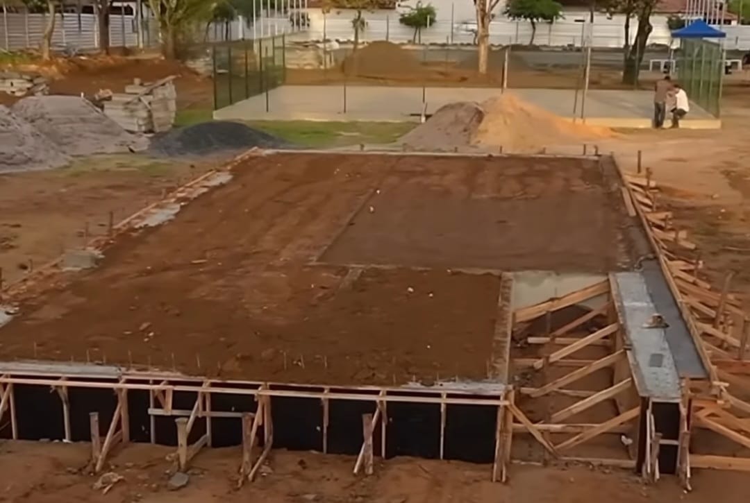 Inspeção do Prefeito de Vila Velha verifica progresso da Praça em Jardim Guadalajara, um novo espaço de lazer em desenvolvimento