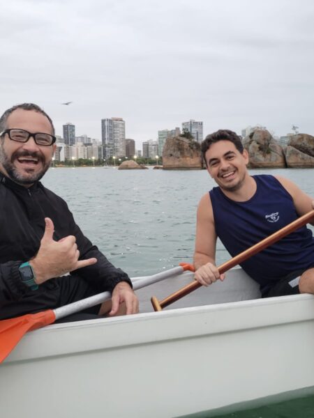 Remada da Madrugada em Vitória: Uma Aventura Contornando a Ilha do Frade em Canoa Havaiana