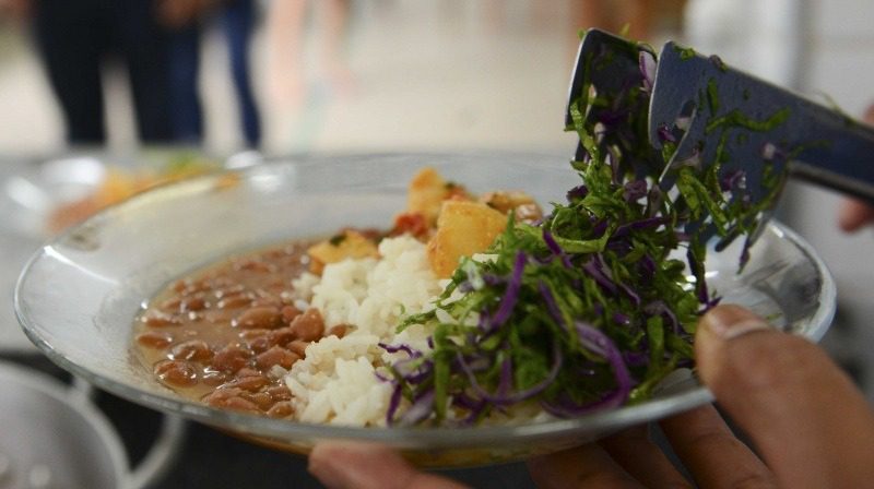 Qualidade Alimentar nas Escolas de Vitória é Reconhecida como Referência