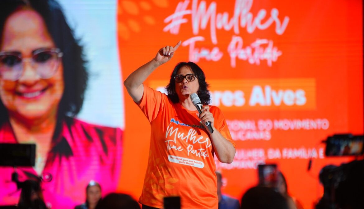 Senadora Damares Alves lidera lançamento da campanha de filiação do movimento ‘Mulher, tome partido’ em Vitória