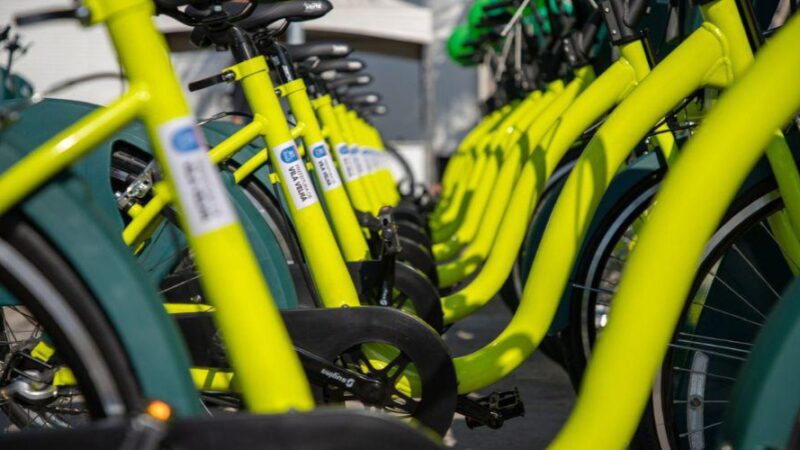 Bicicletas Compartilhadas Retornam a Vila Velha e Conquistam Popularidade Logo no Primeiro Dia