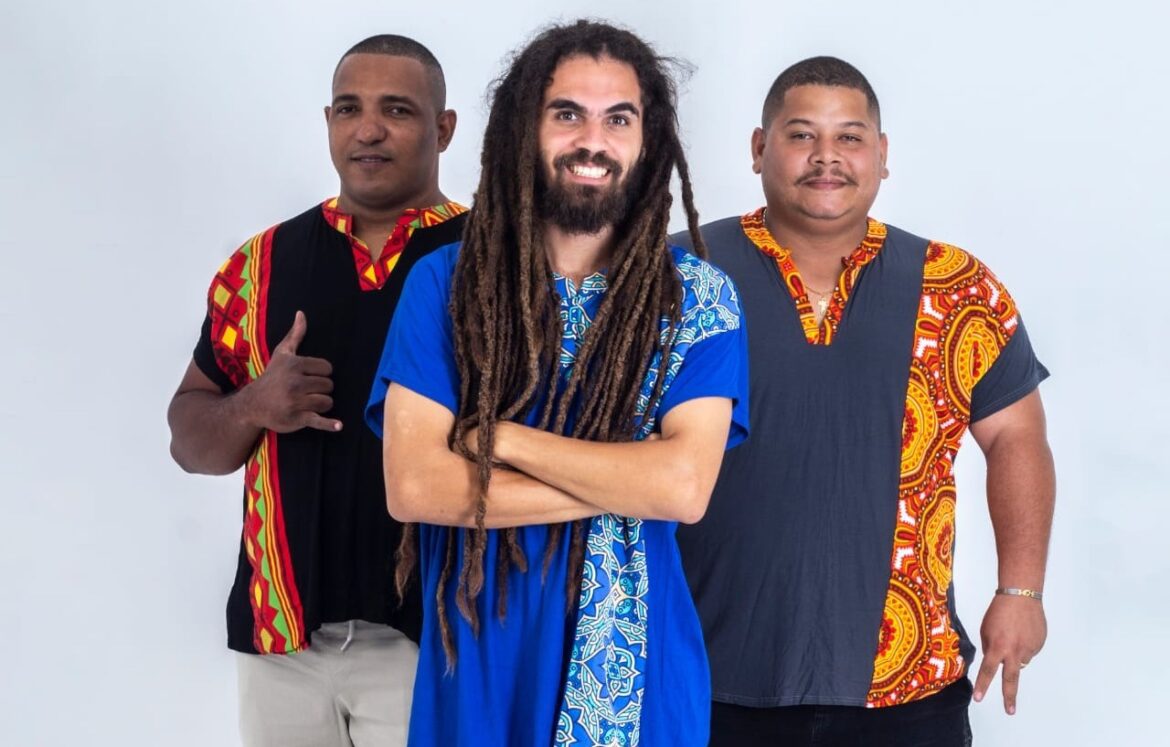 A revolução sonora da banda Akanni: uma jornada além dos limites musicais