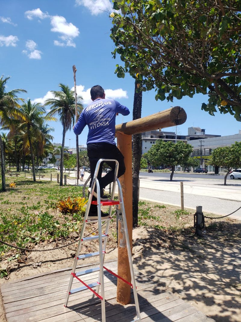 Verão: chuveiros das praias de Vitória recebem manutenção periódica
