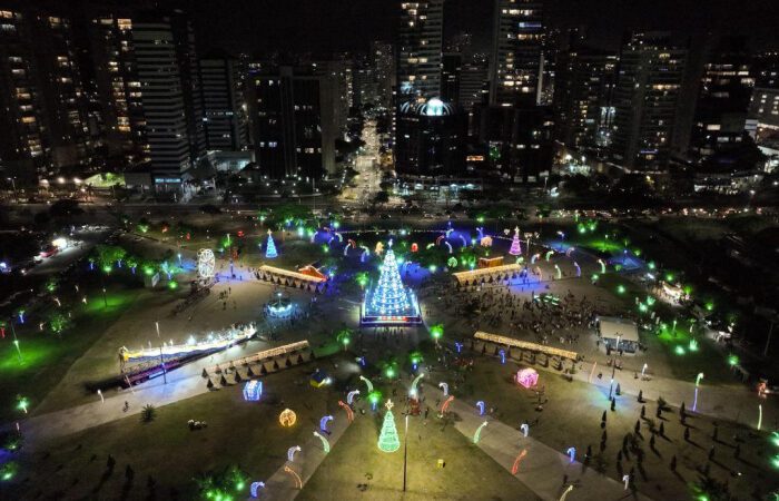 Natal de Encantos: Mundo Mágico toma conta da Praça do Papa na Enseada do Suá