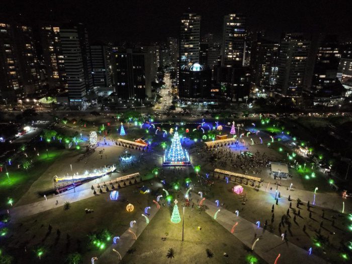 Natal de Encantos: Mundo Mágico toma conta da Praça do Papa na Enseada do Suá