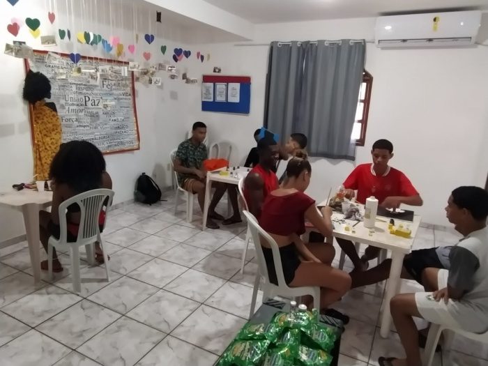 Adolescentes de Santo Antônio concluem produção de quadros