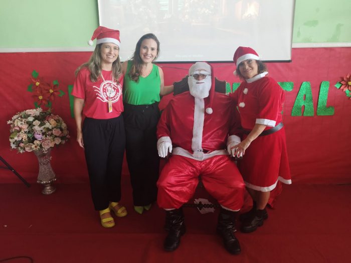 Visita do Papai Noel encanta estudantes da Emef Anacleta Schneider Lucas