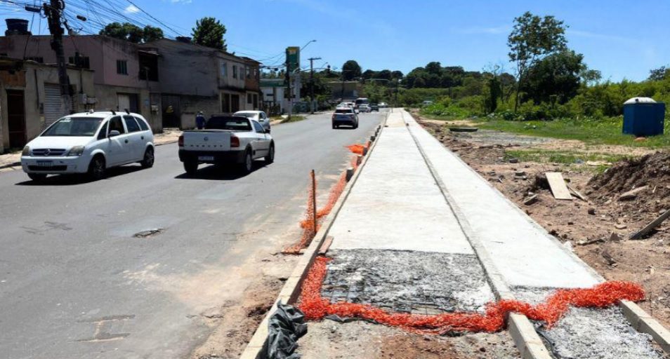 ​Implantação de calçada e ciclovia na rua Guaraná está com 85% da obra concluída