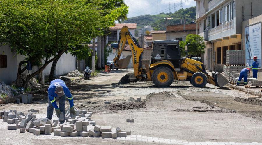 ​Obra de drenagem e pavimentação na Praia da Costa está com 72% concluída