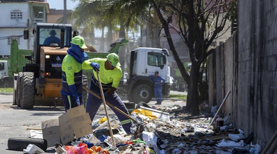Prefeitura de Vila Velha intensifica limpeza de pontos de descarte irregular