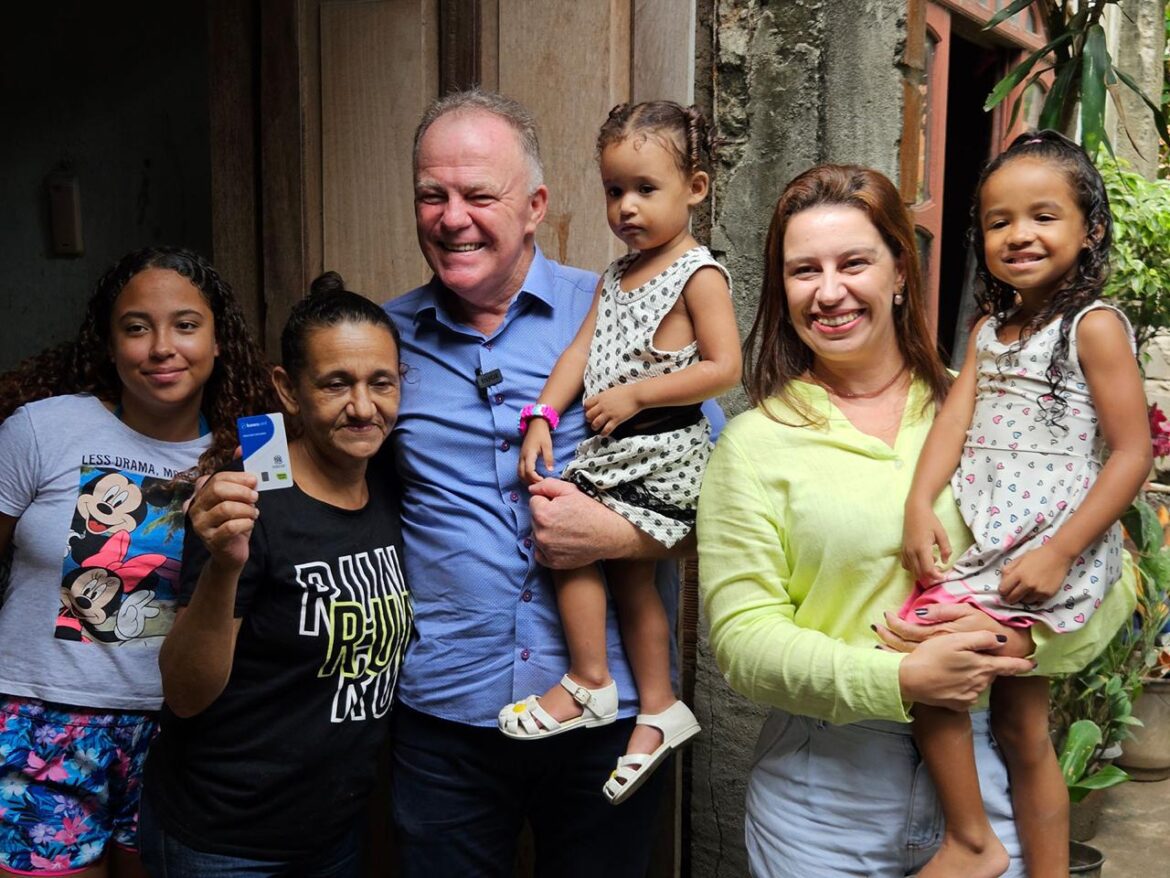 Primeiros Cartões do Programa Vale Gás Entregues aos Cidadãos pelo Governo do Estado