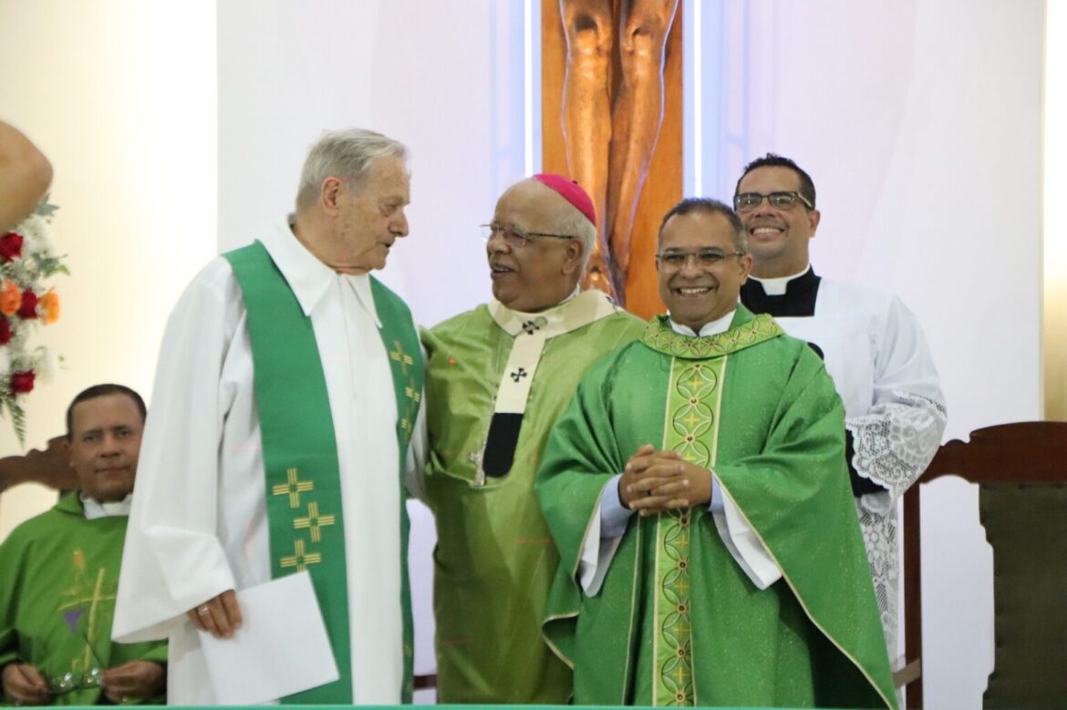 Padre Marcos Assume a Paróquia de Santo Antônio em Vitória