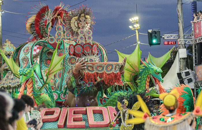 O Carnaval Brasileiro Tem Início em Vitória