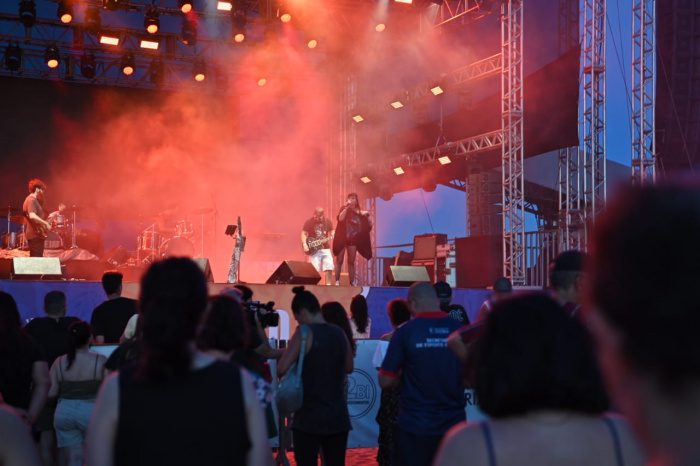 Arena de Verão 2024: noite de rock agita 20 mil pessoas na praia de Camburi