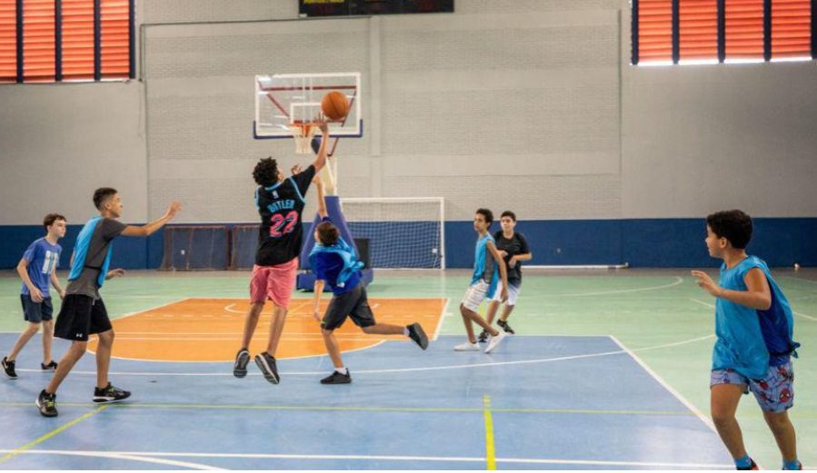Projeto na Arena Tartarugão proporciona aulas gratuitas de basquete