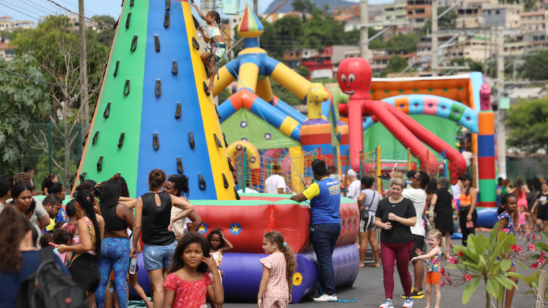 Rua de Lazer terá brinquedos para a criançada e exposição de carros antigos neste domingo (25)