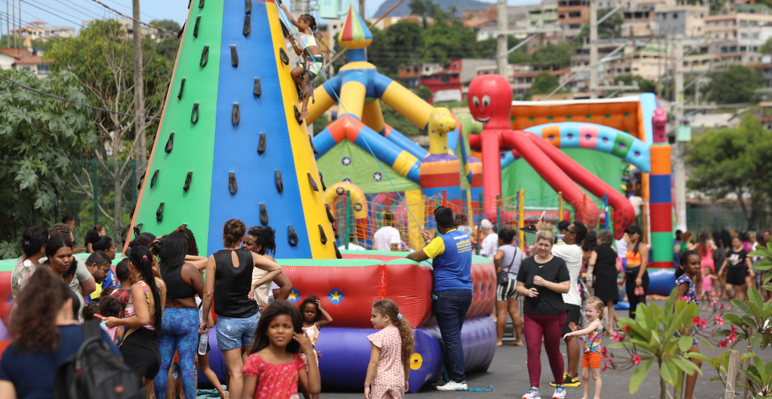 Rua de Lazer terá brinquedos para a criançada e exposição de carros antigos neste domingo (25)