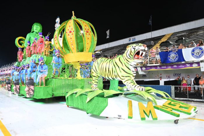 Carnaval: Império de Fátima celebra tradição ancestral das benzedeiras