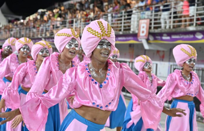 Carnaval: União Jovem de Itacibá retratou a bravura de Maria Ortiz na avenida