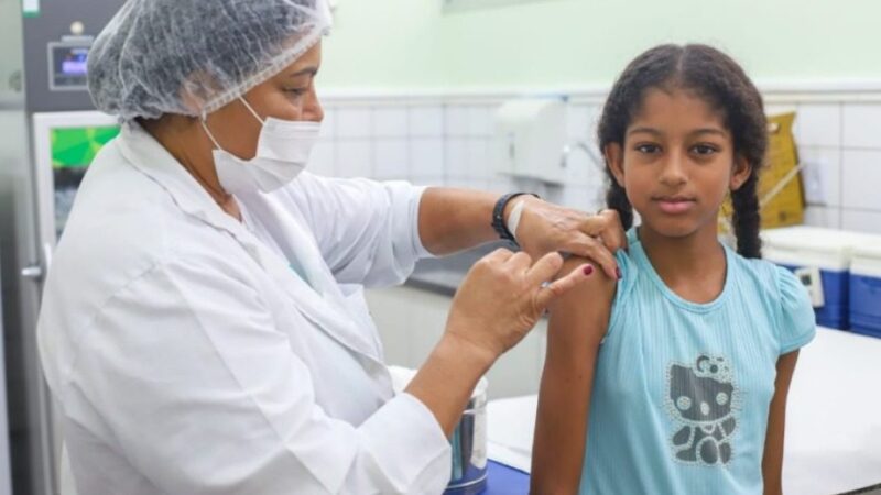 Ministra da Saúde, Nísia Trindade, marca presença no Dia D de combate à dengue em Feu Rosa