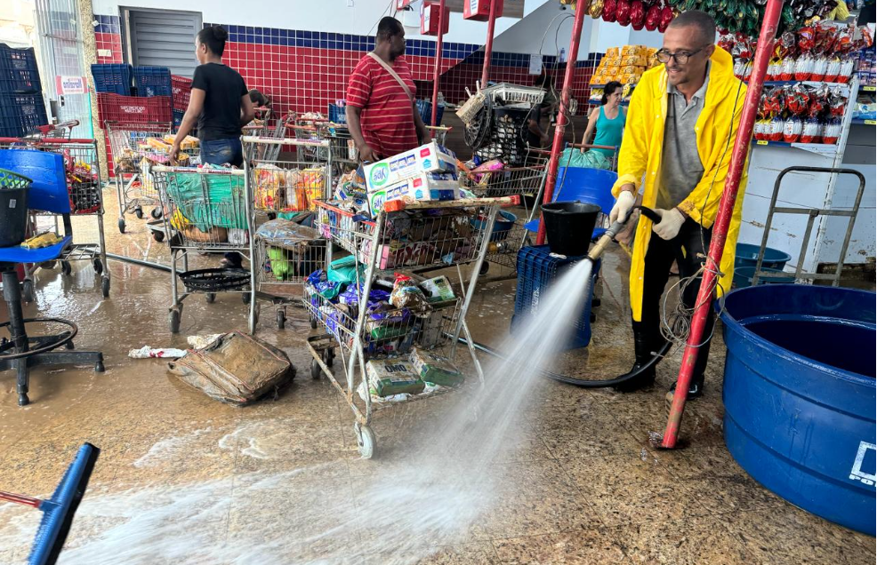 Chuvas no Sul do Estado: comerciantes de Apiacá lutam para recomeçar