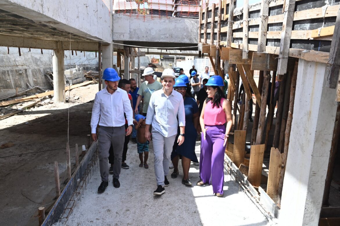 Pazolini e líderes de São Pedro inspecionam progresso na construção da nova sede do CMEI Geisla da Cruz Militão
