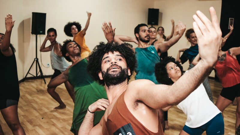 Lei Rubem Braga: coletivo oferta oficinas dança gratuitas na capital