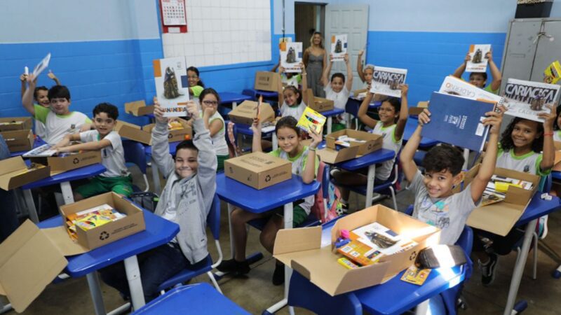 Alunos da EMEF Stélida Dias recebem Kits de material escolar para o ensino fundamental