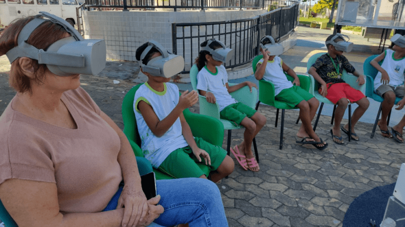 Exposição interativa com realidade virtual e mostra de cinema encanta alunos da rede municipal de Cariacica