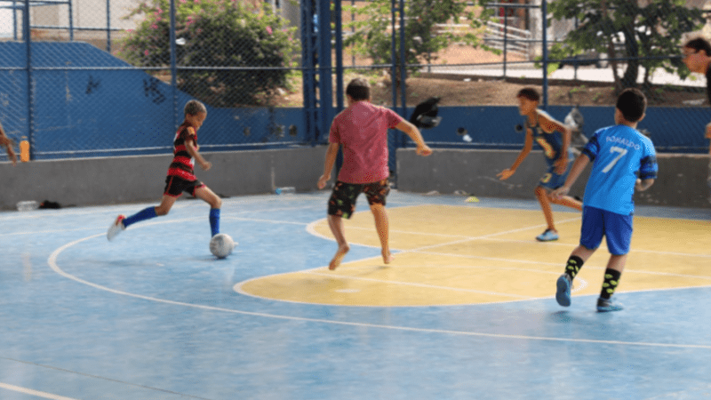 Esporte agita e alimenta o sonho da garotada do bairro Bandeirantes