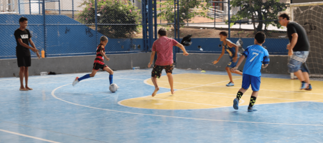 Esporte agita e alimenta o sonho da garotada do bairro Bandeirantes