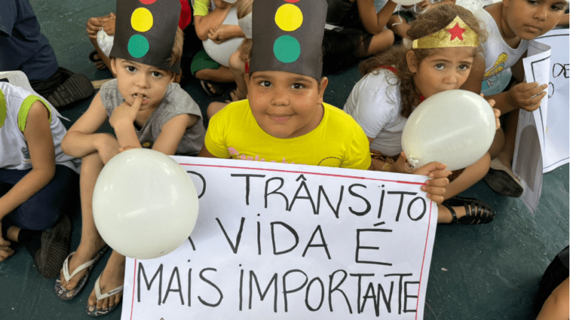 Complexo Educacional Eliezer Batista tem aula inspirada em super-heróis para um trânsito cada vez mais seguro