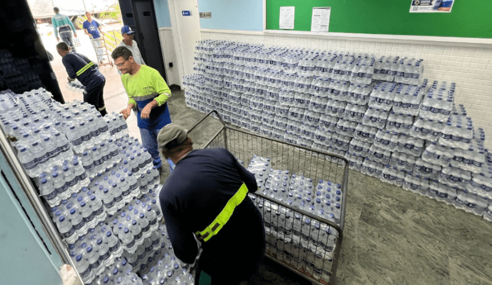 Solidariedade: Prefeitura de Cariacica envia doações de água mineral para o Sul do Estado
