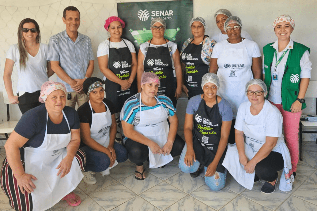 Produtoras rurais colocam as mãos na massa em treinamento de produção de bolo confeitado