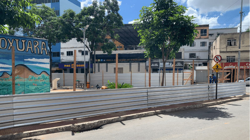 Revitalização em Vila Palestina: praça é cercada e recebe canteiro de obras