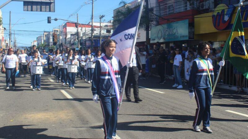 Desfile cívico-militar reúne mais de dez mil pessoas na Av. Jerônimo Monteiro