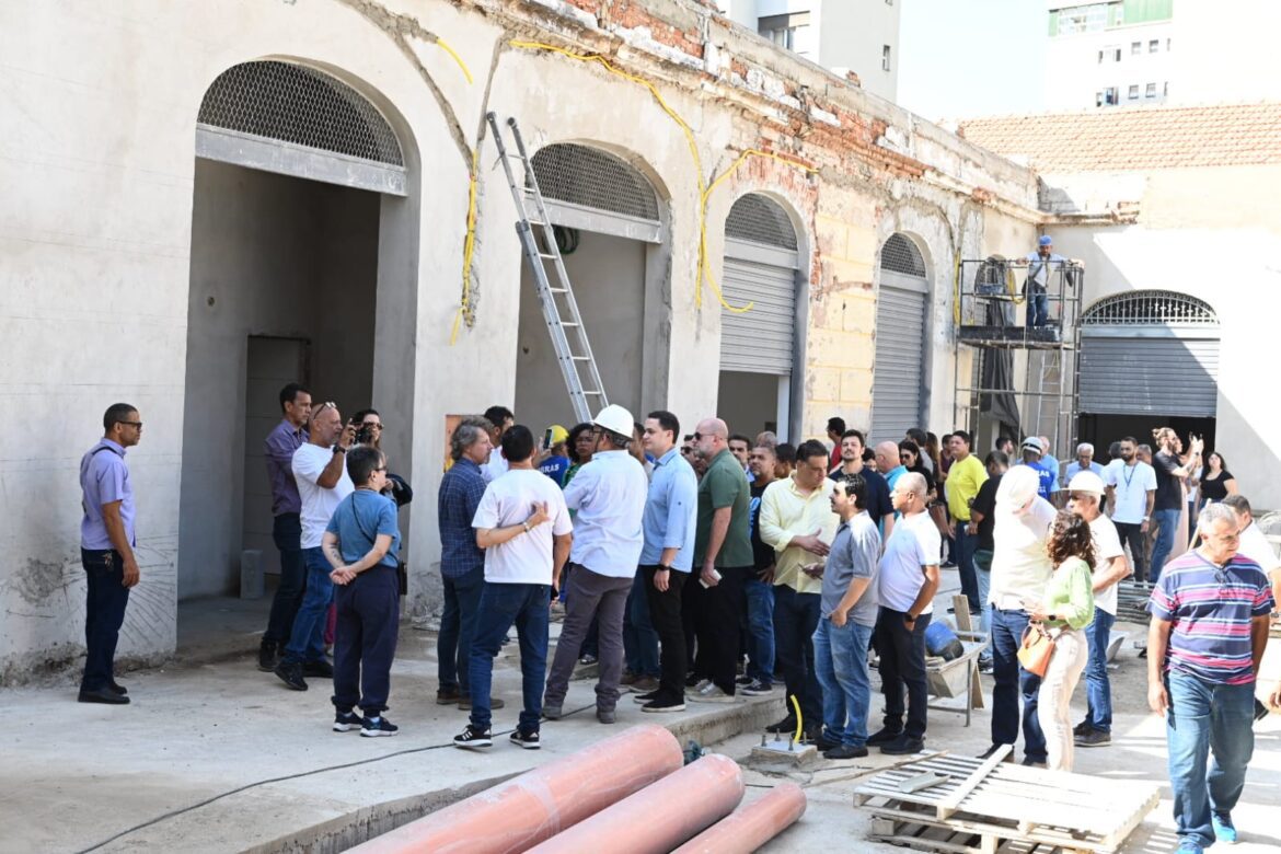 Prefeito Pazolini visita obras de restauração do Mercado da Capixaba e confirma que 80% das intervenções já estão concluídas