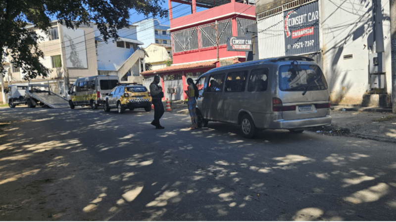 Gerência de Trânsito faz fiscalização em transporte escolar em São Geraldo