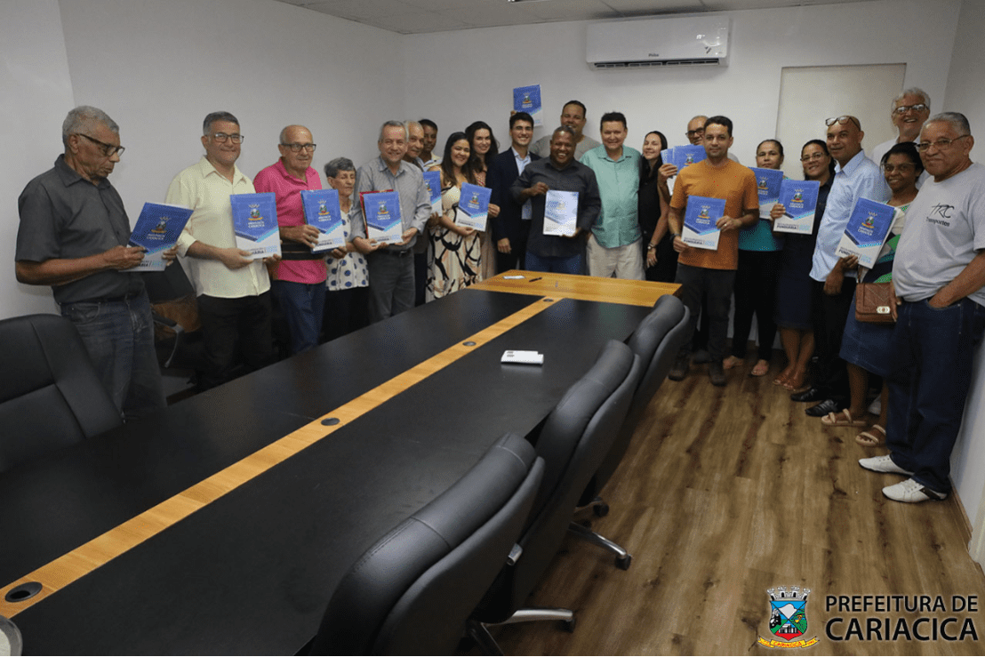 Prefeitura de Cariacica inicia entrega de escrituras de imóveis a moradores de Bandeirantes