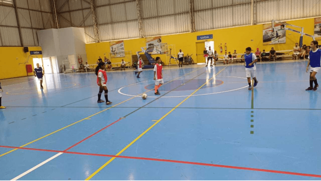 A bola está rolando solta na 1ª Copinha de Futsal Infantil em Cariacica