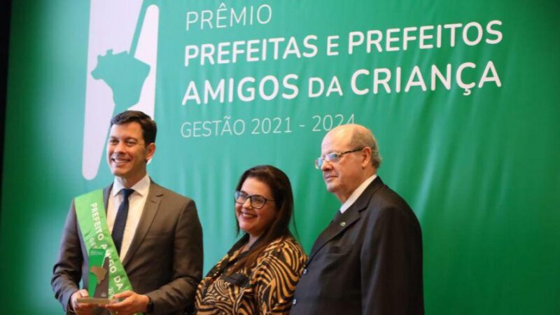 ​Arnaldinho Borgo recebe título de Prefeito Amigo da Criança da Abrinq