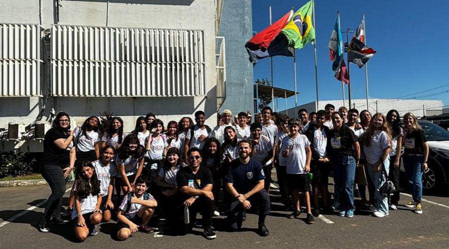 ​Alunos de escola particular visitam base da Guarda Municipal de Vila Velha