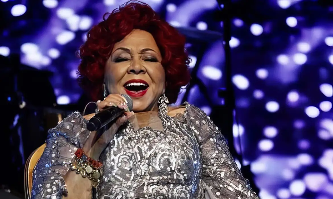 Vitória Recebe Alcione em Show de 50 Anos de Carreira