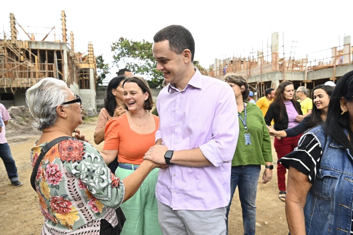 Pazolini visita obras de Unidade Básica de Saúde e CRAS que beneficiarão mais de treze mil moradores