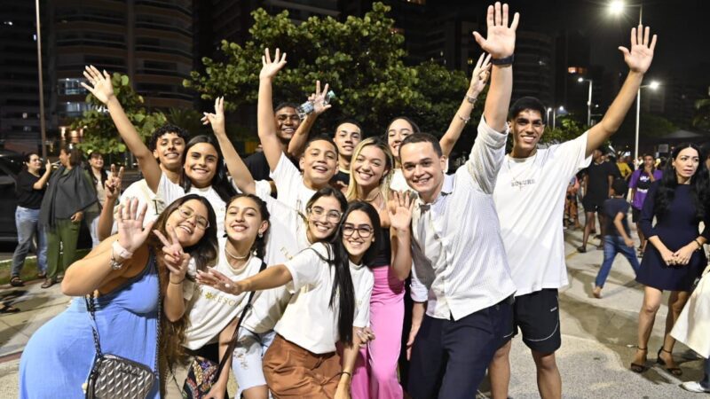 Pazolini promove Jesus Vida Verão e reúne 30 mil pessoas na Praia de Camburi